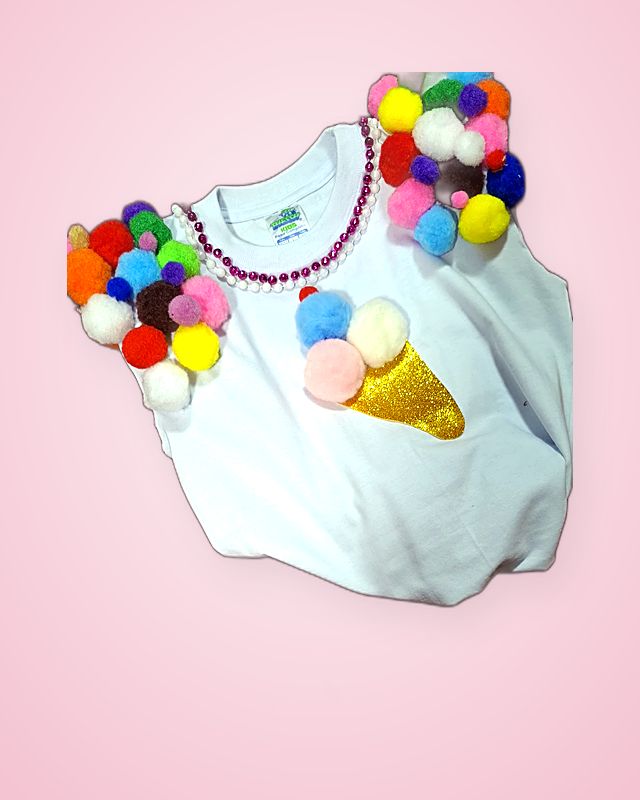 Playera decorada con pompones